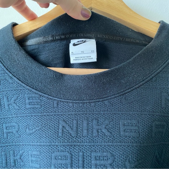 Nike Air Embossed black shirt - Picture 7 of 10